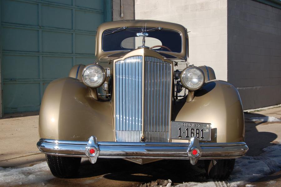  Packard Twelve 2/4-Passenger Coupe 1937 года  (фото 4 из 11)